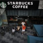 Starbucks names China CEO, sees 5,000 stores there by 2021